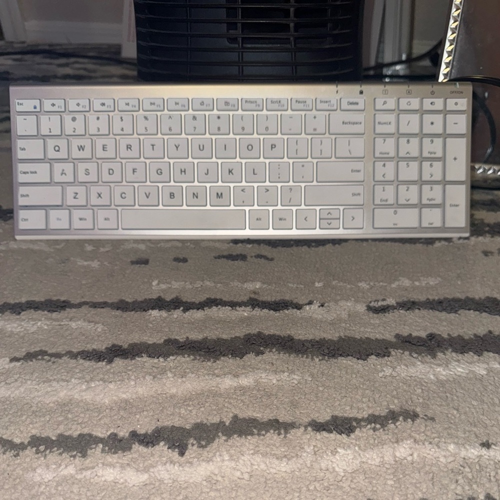 iCleverMulti device IC-GK03 Bluetooth wireless keyboard. White/Silver - Picture 16 of 16